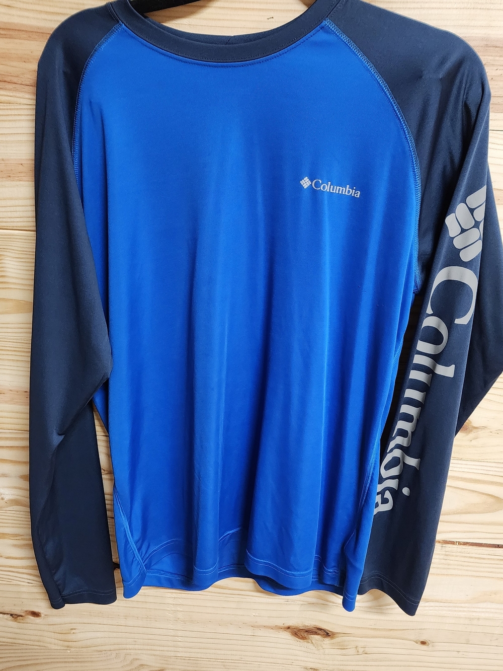 Columbia Men's Long-Sleeve Blue Performance Shirt